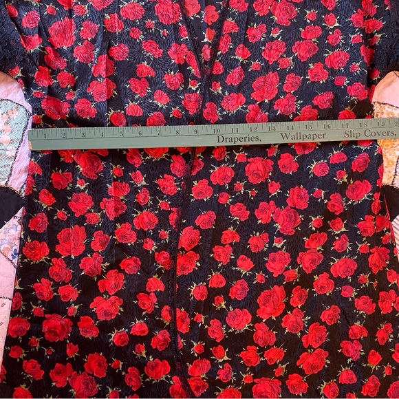 🎈SOLD 💔Vintage Robe LA II Rose Metallic Roses Beautiful Silk Robe Lace Detail - Picture 15 of 16